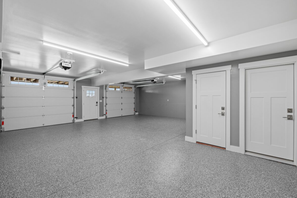 Garage epoxy floor with vinyl flake epoxy flooring